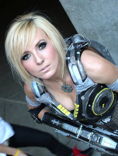 Gears of War 3 - Косплей Ани Страуд (Meagan Vanburkleo and Jessica Nigri) UPD